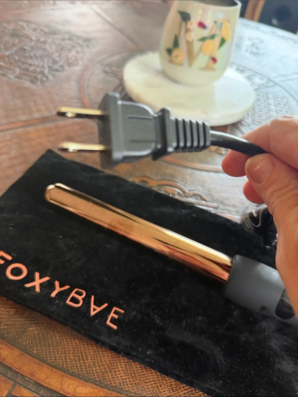 FOXYBAE Rose Gold 1 inch Curling Wand with Black Handle and Heat-Resistant Glove